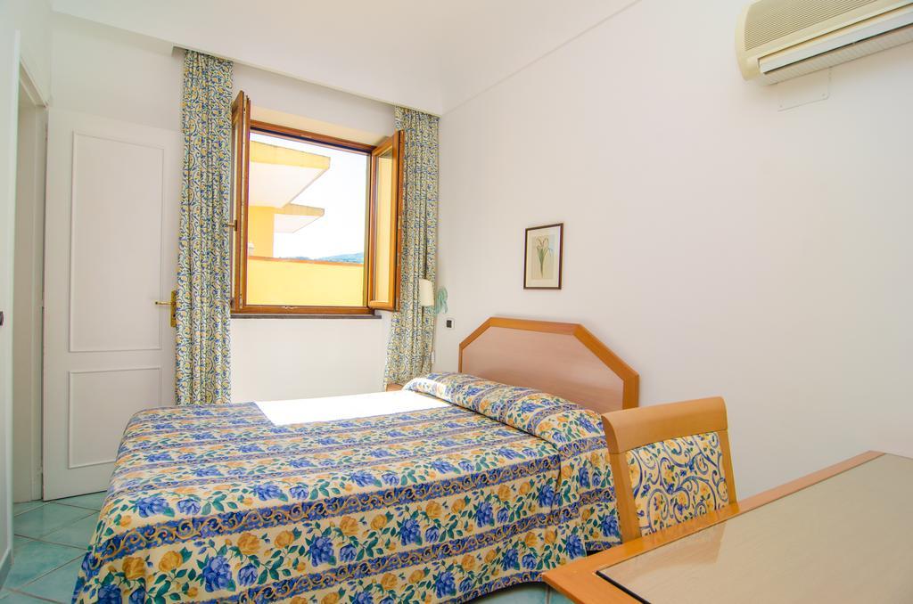 La Capannina - Hotel & Apartments Ischia Exterior photo